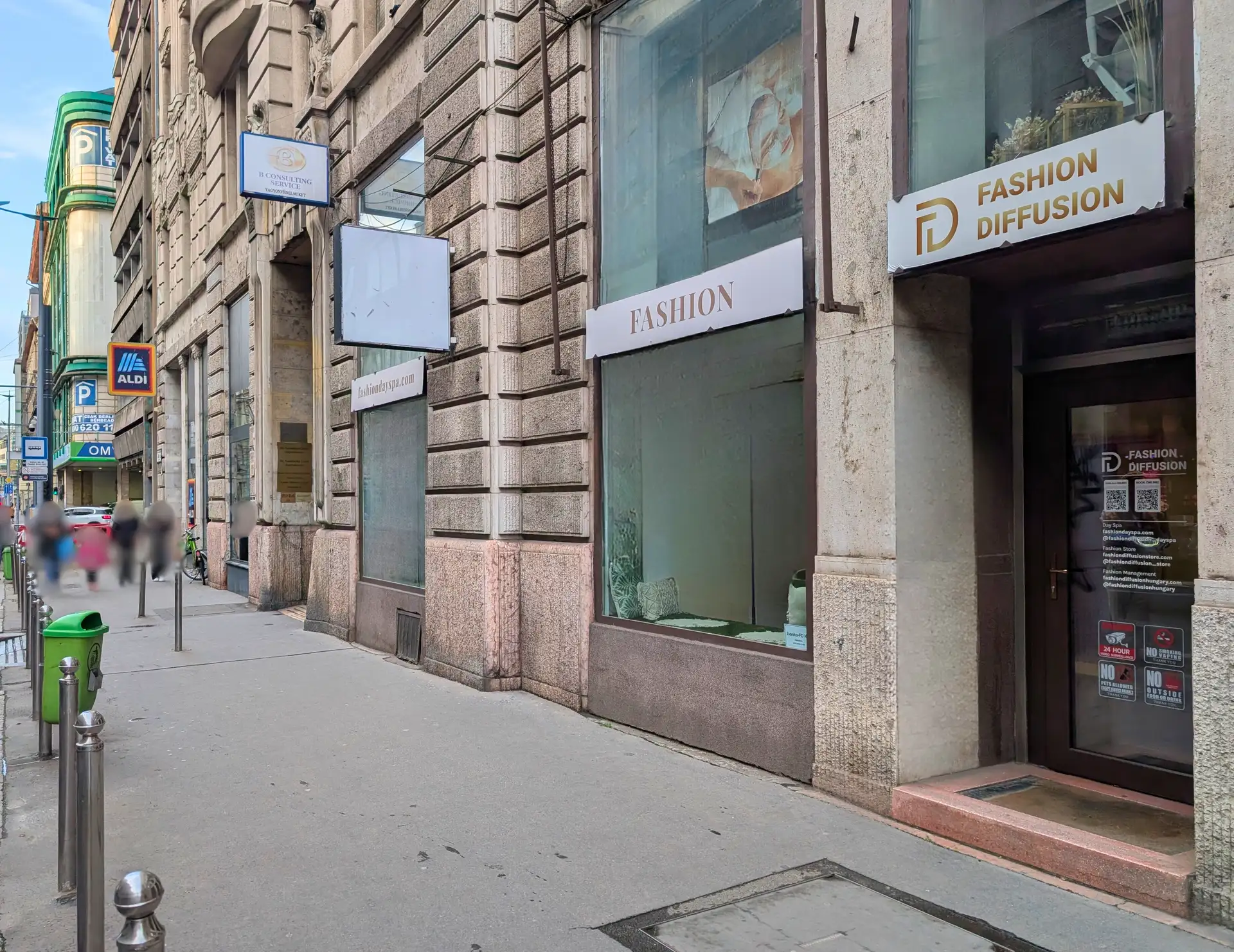 Tájékozódási pont: Aldi tábla az Üllői úton